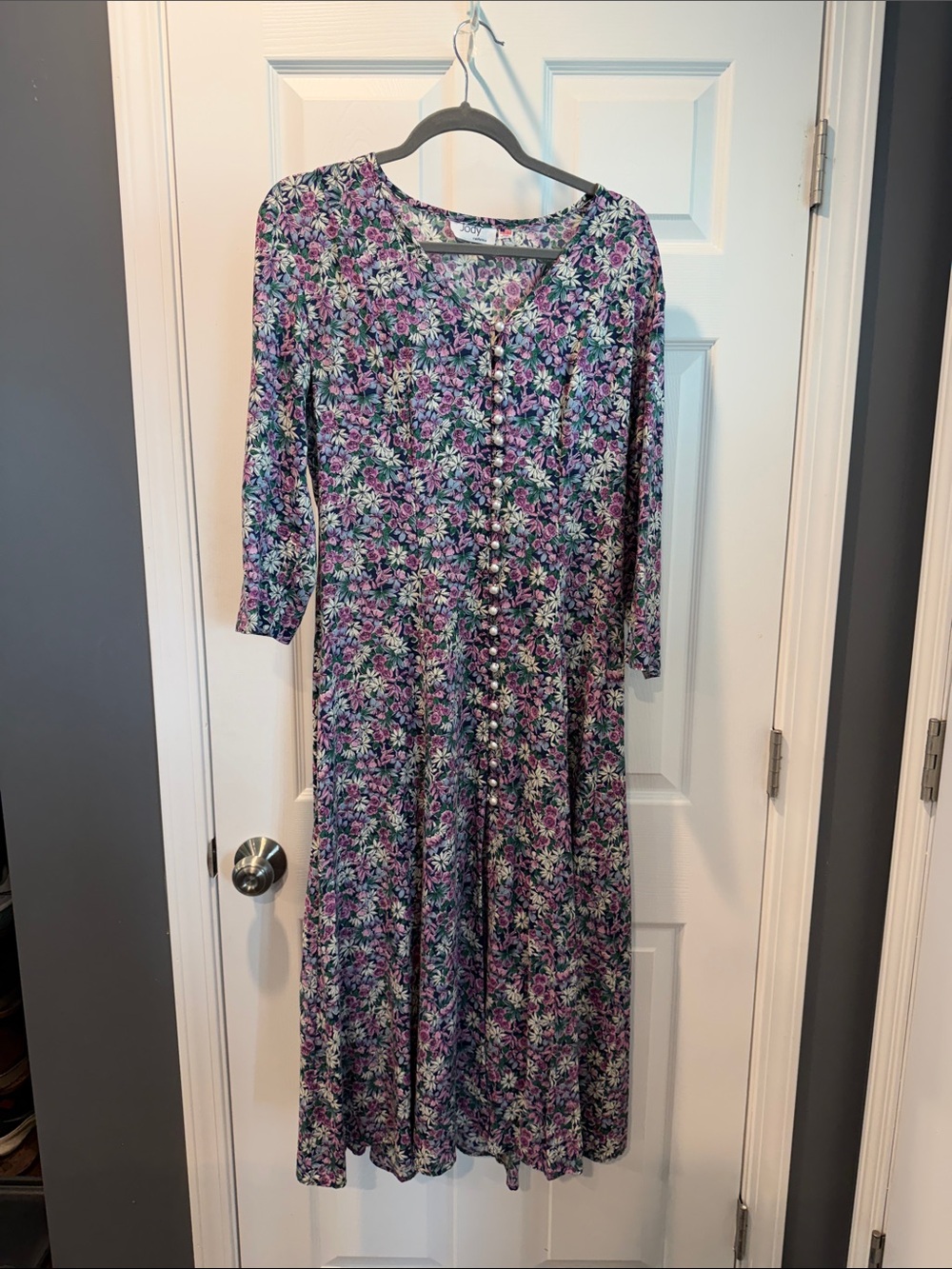 Vintage Women’s Floral Button-Front Maxi Dress in Purple